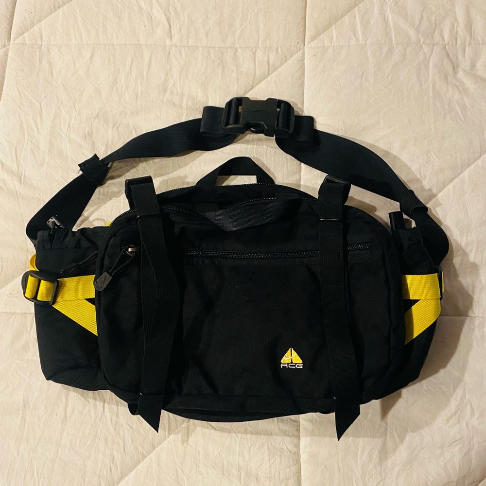 Vintage Nike ACG Black & Yellow Nylon Large Waist Fanny Pack Bag